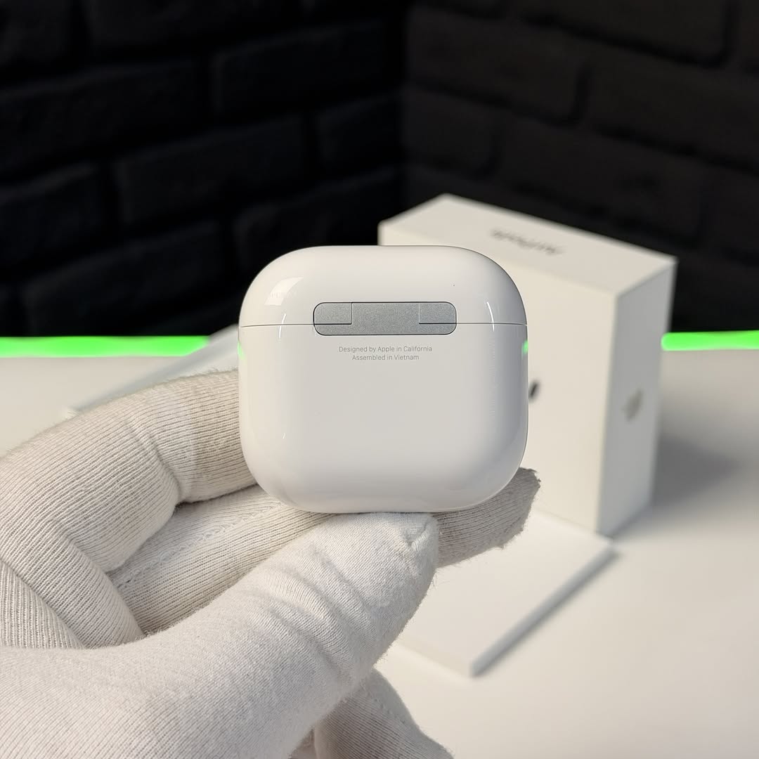 Apple AirPods 4 — Sound Reimagined. Comfort Redefined.